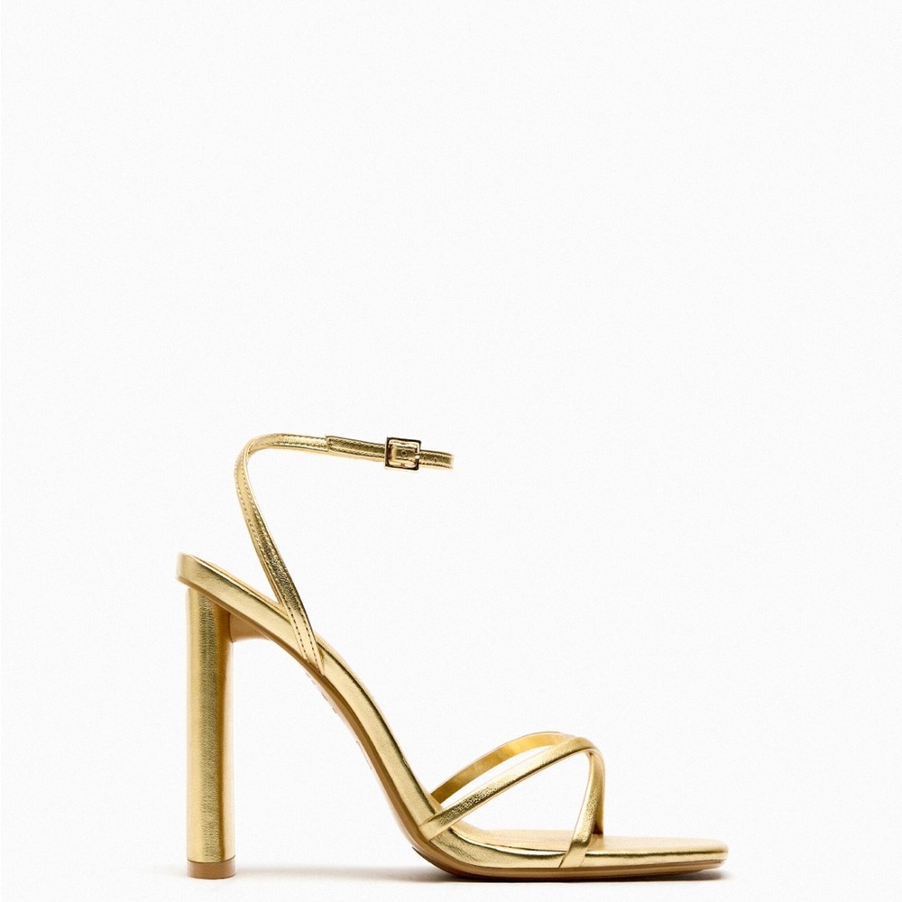 Strappy Metallic heeled sandal